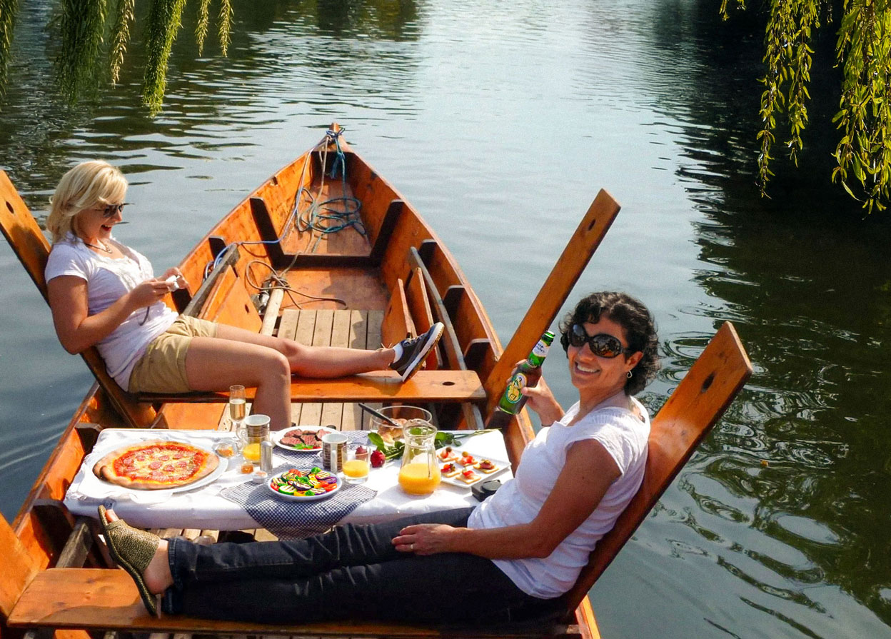 Grillfahrten auf dem Tübinger Neckar bei gutem Wetter